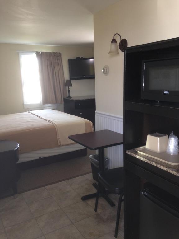 Shore Point Motel พอยท์เพลสเซนท์บีช ภายนอก รูปภาพ