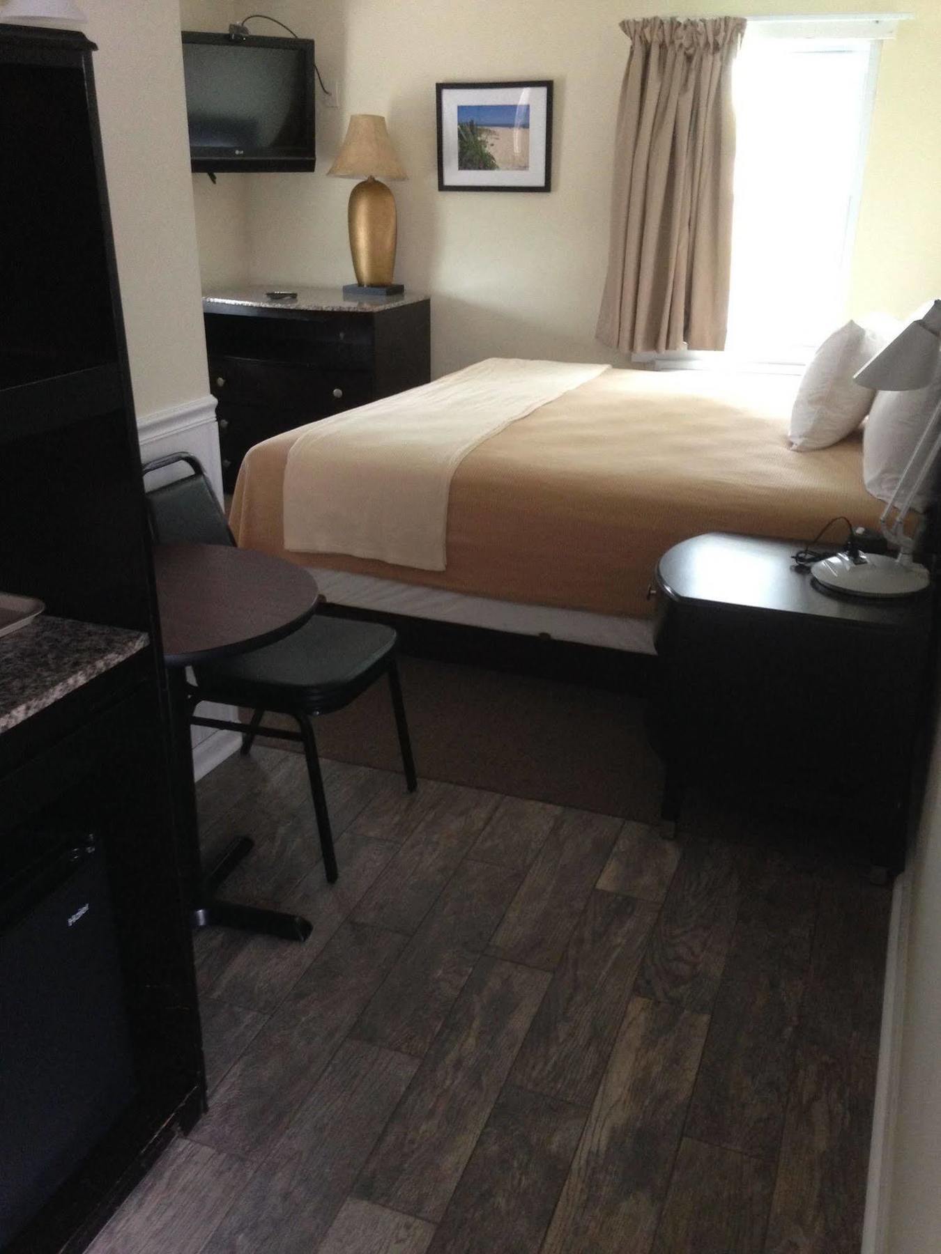 Shore Point Motel พอยท์เพลสเซนท์บีช ภายนอก รูปภาพ