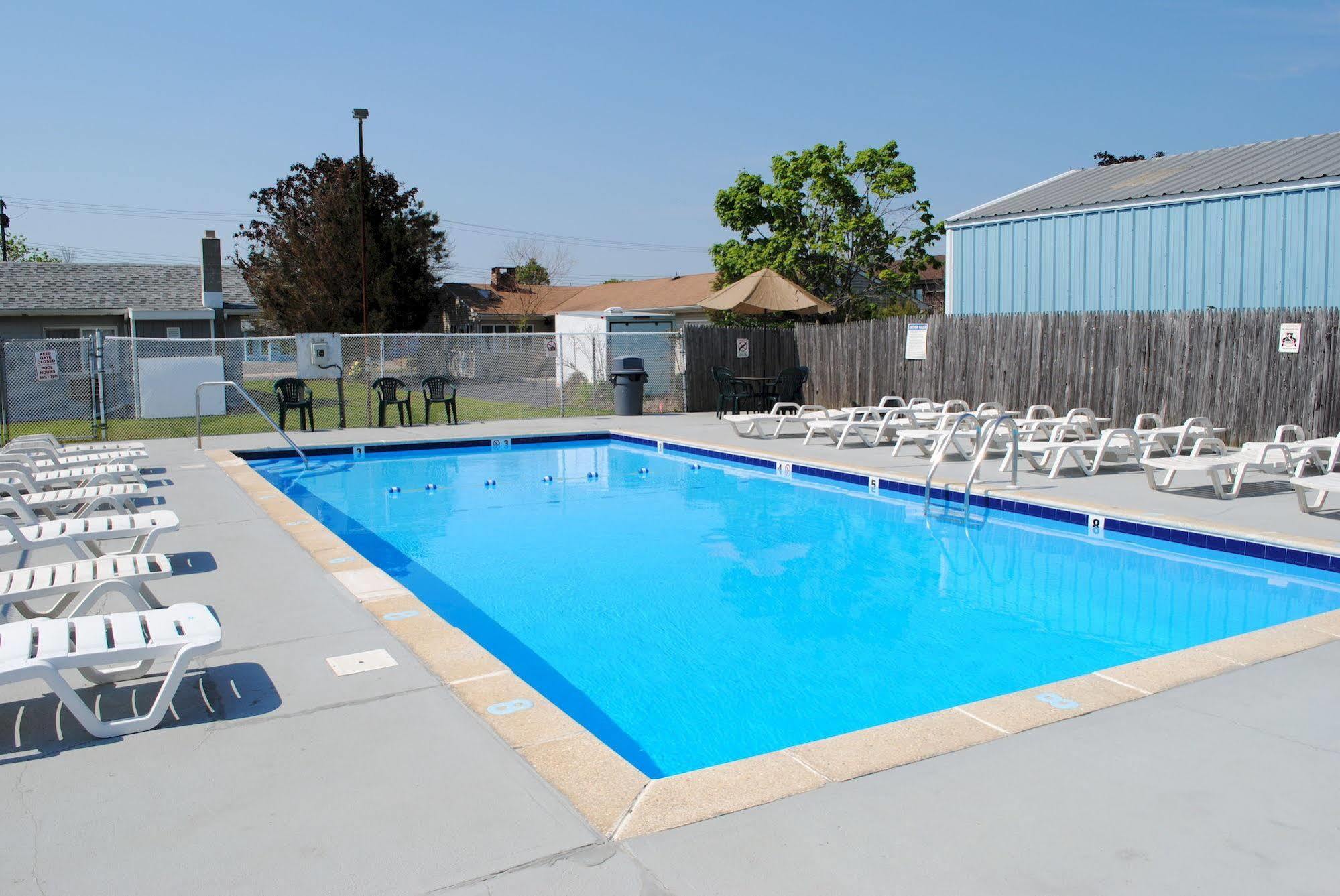 Shore Point Motel พอยท์เพลสเซนท์บีช ภายนอก รูปภาพ
